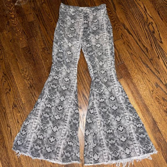 We the Free by Free People Just Float On Snake Print Flare Bell bottoms 30 - Picture 2 of 5